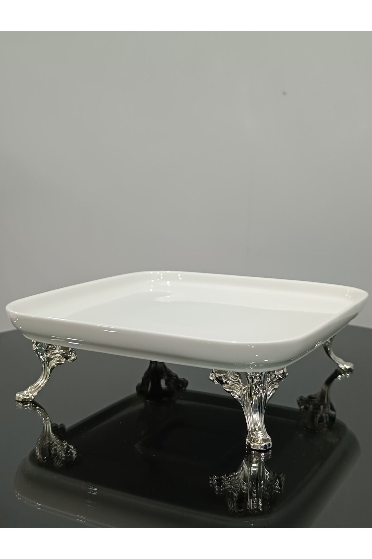 PARILTI HOME COLLECTİON Porselen Sunum Tabağı Gümüş Kulplu ve Ayaklı
