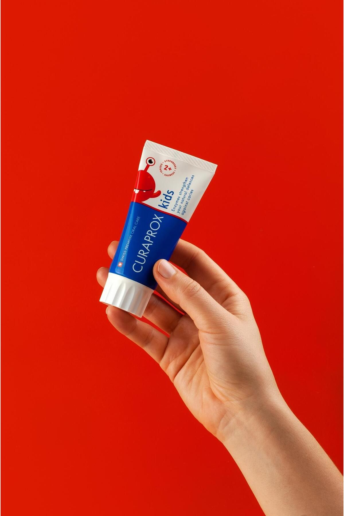 Curaprox Enzycal Kids Diş Macunu 950 Ppm 60 ml Çilekli