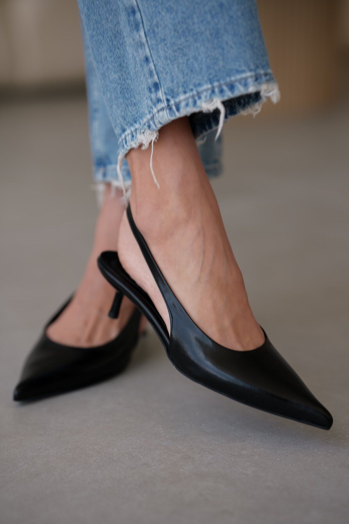 selinshoes Clove Sivri Burun Kısa Topuklu Lastikli Kadın Stiletto- SİYAH