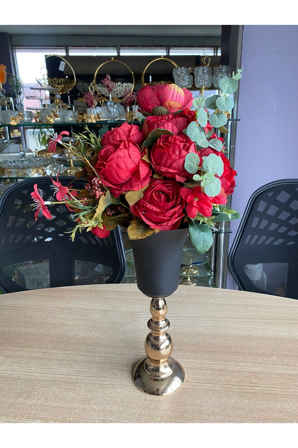 HELVACIOĞLU AKSESUAR ÇİÇEKLİ METAL VAZO (VAZO YÜKSEKLİK 34 CM) ÇİÇEKLER DAHİLDİR