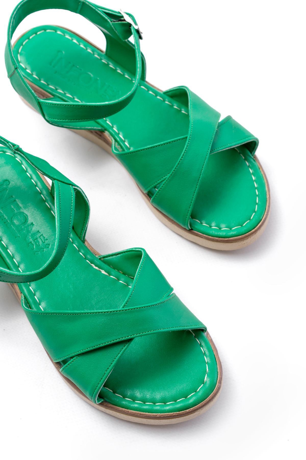 infon shoes creation 692-564 Çimen Yeşili Ortopedik Taban Çapraz Tokalı Kadın Sandalet görsel 4