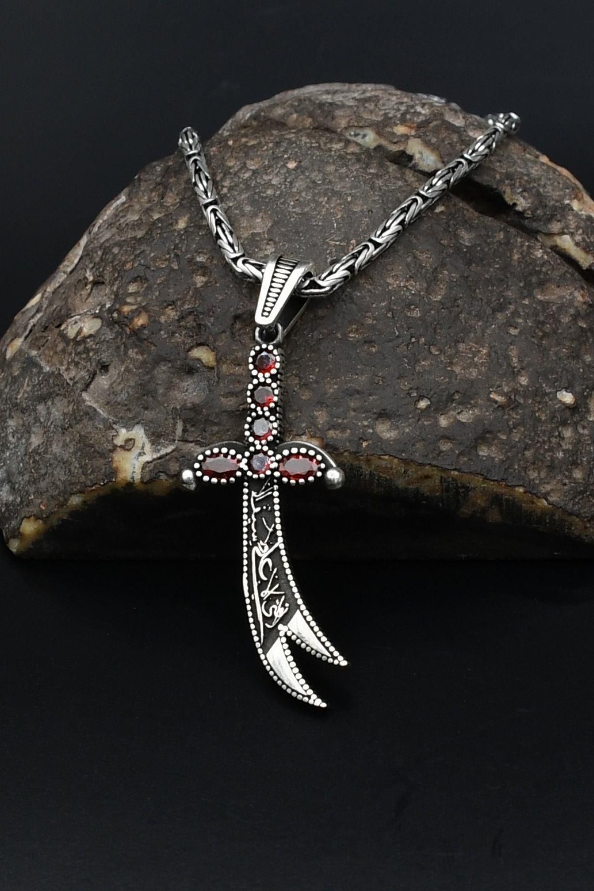 Prestige Kırmızı Zirkon Taş Süslemeli Hz. Ali Zülfikar Kılıcı Gümüş Kolye Kral Zincir 2Mm 901844