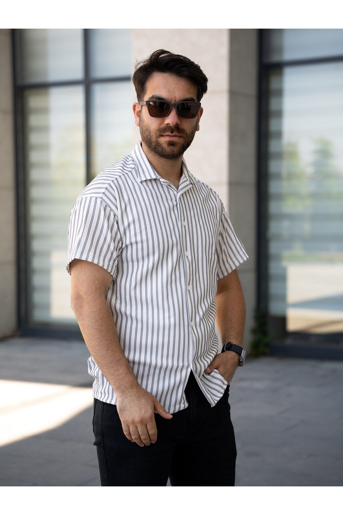 YONEZ MODA Erkek Rahat Kalıp Burgu Kısa Kol Çizgi Detaylı Gömlek
