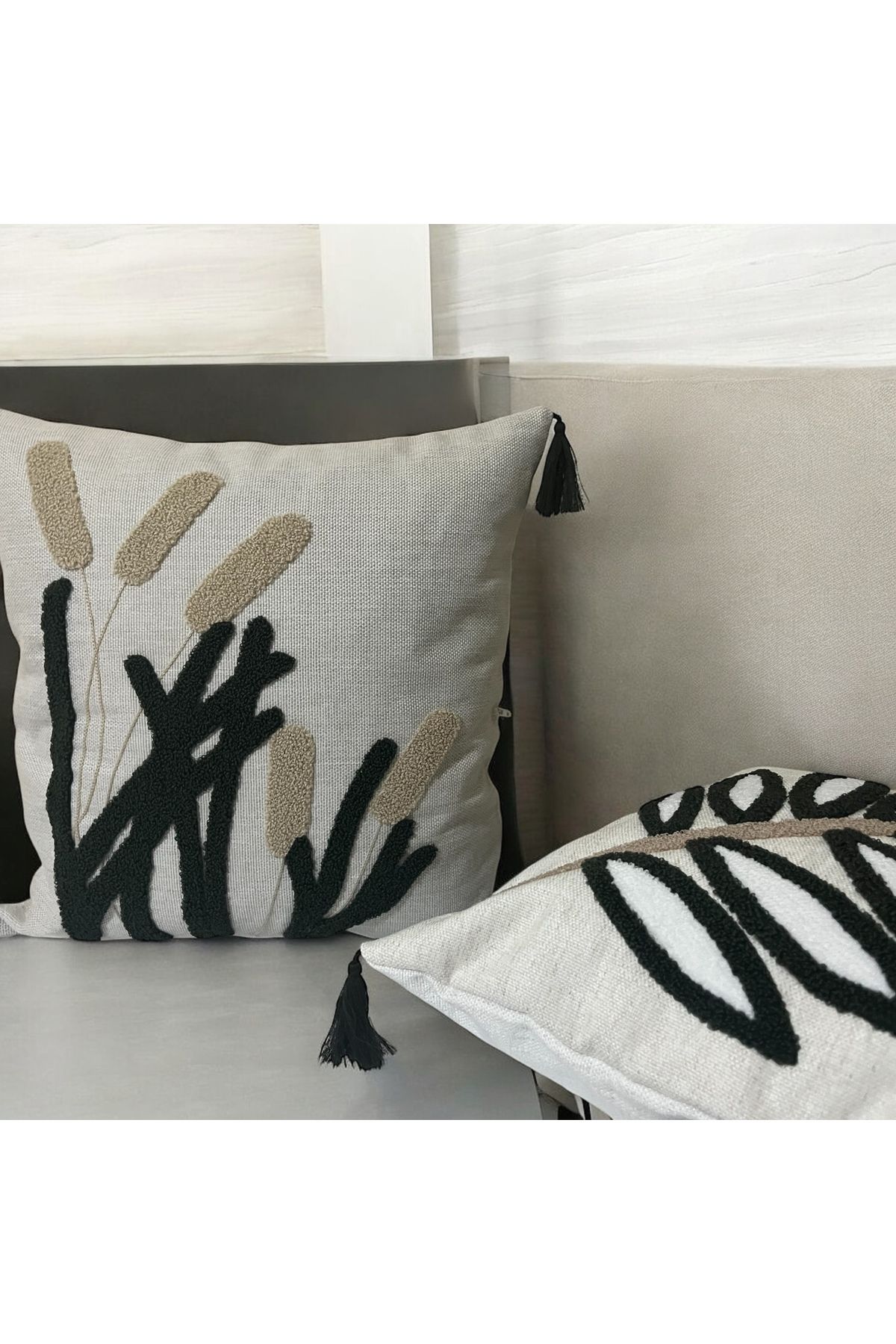 Havenleaf Punch İşlemeli Çiçek Desenli Kırlent Kılıfı – 43x43 cm, Keten Pamuk