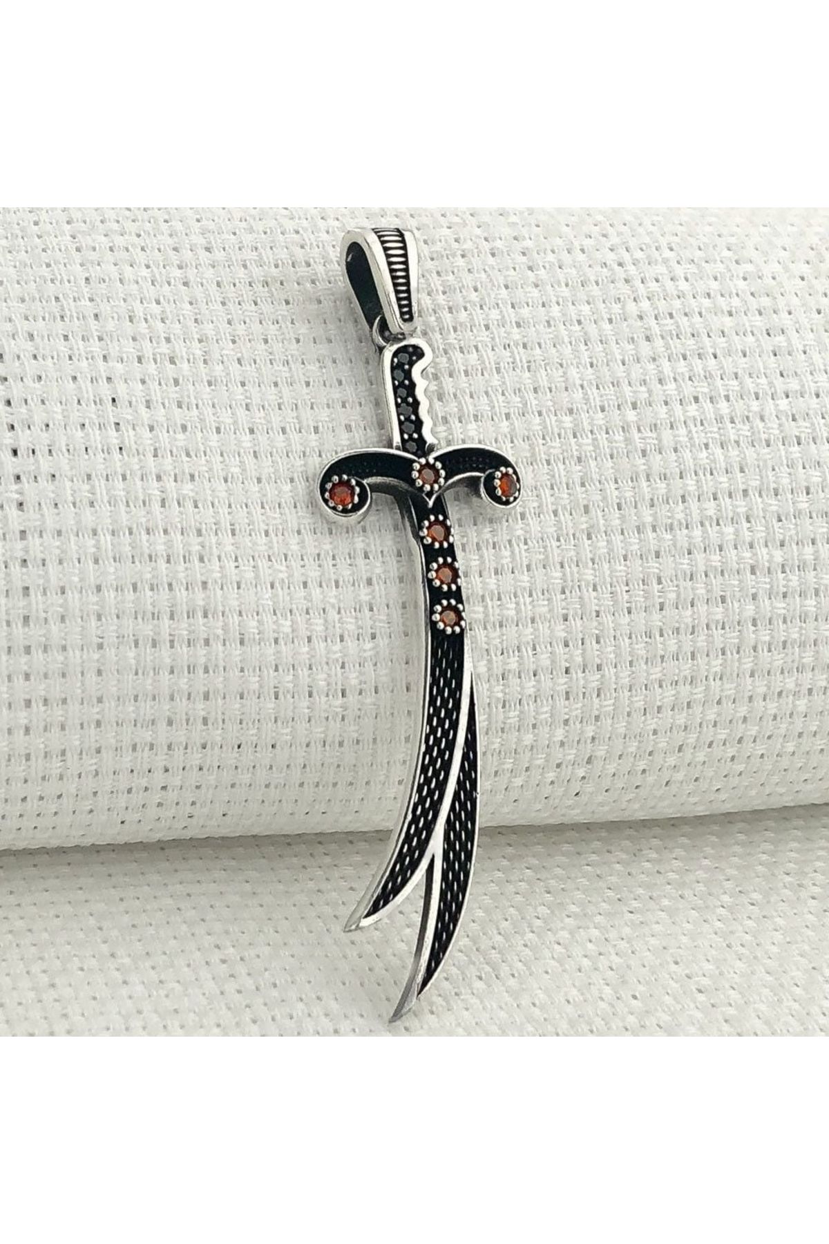 MODA925 925 Ayar Kırmızı Taşlı Zülfikar Gümüş Kolye Ucu