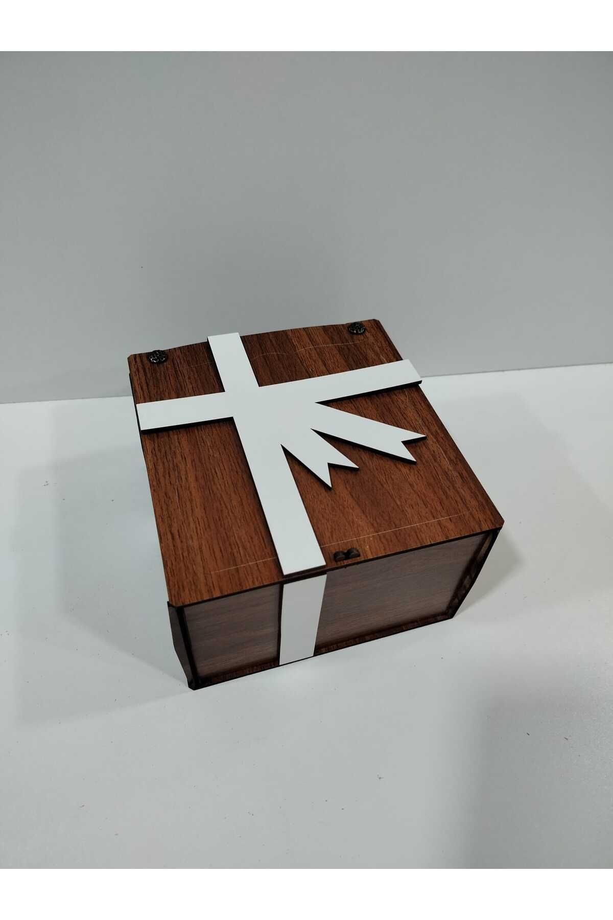 Vuslat Hediyelik Ahşap Ceviz Renk Hediye Kutusu (15x15 cm) Yükseklik 9cm Dekor Beyaz