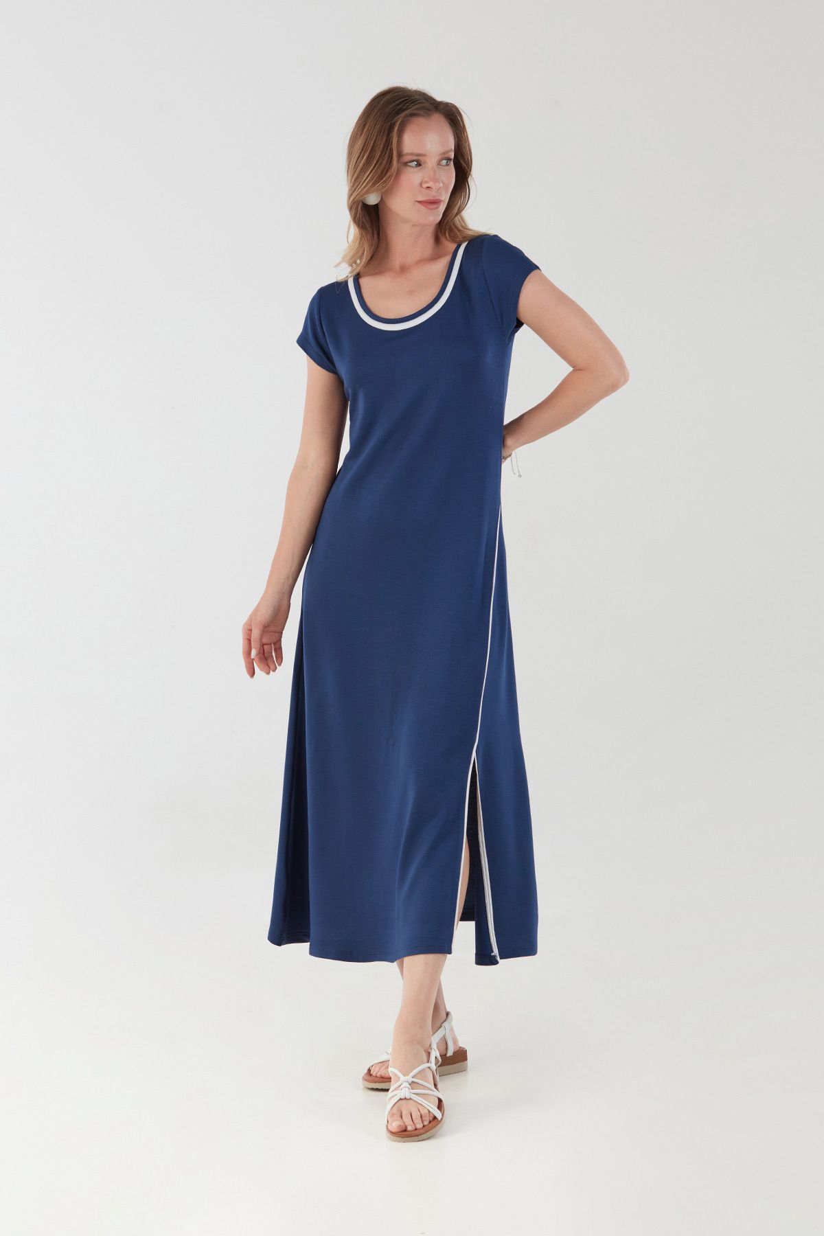 Basic Oversize Yırtmaçlı Biyeli Penye Elbise