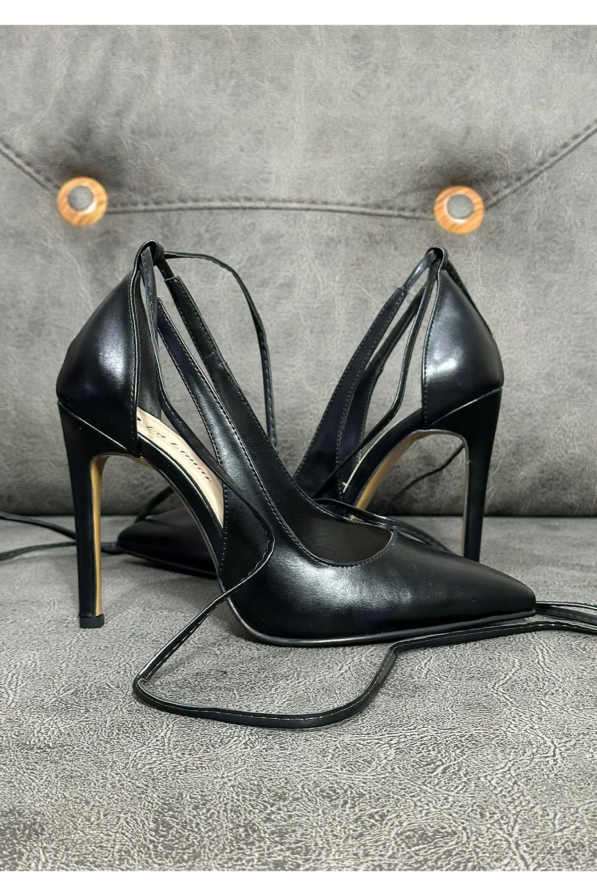 golden heel 10,5 cm siyah cilt ipli bilekten bağlamalı stiletto topuklu ayakkabı