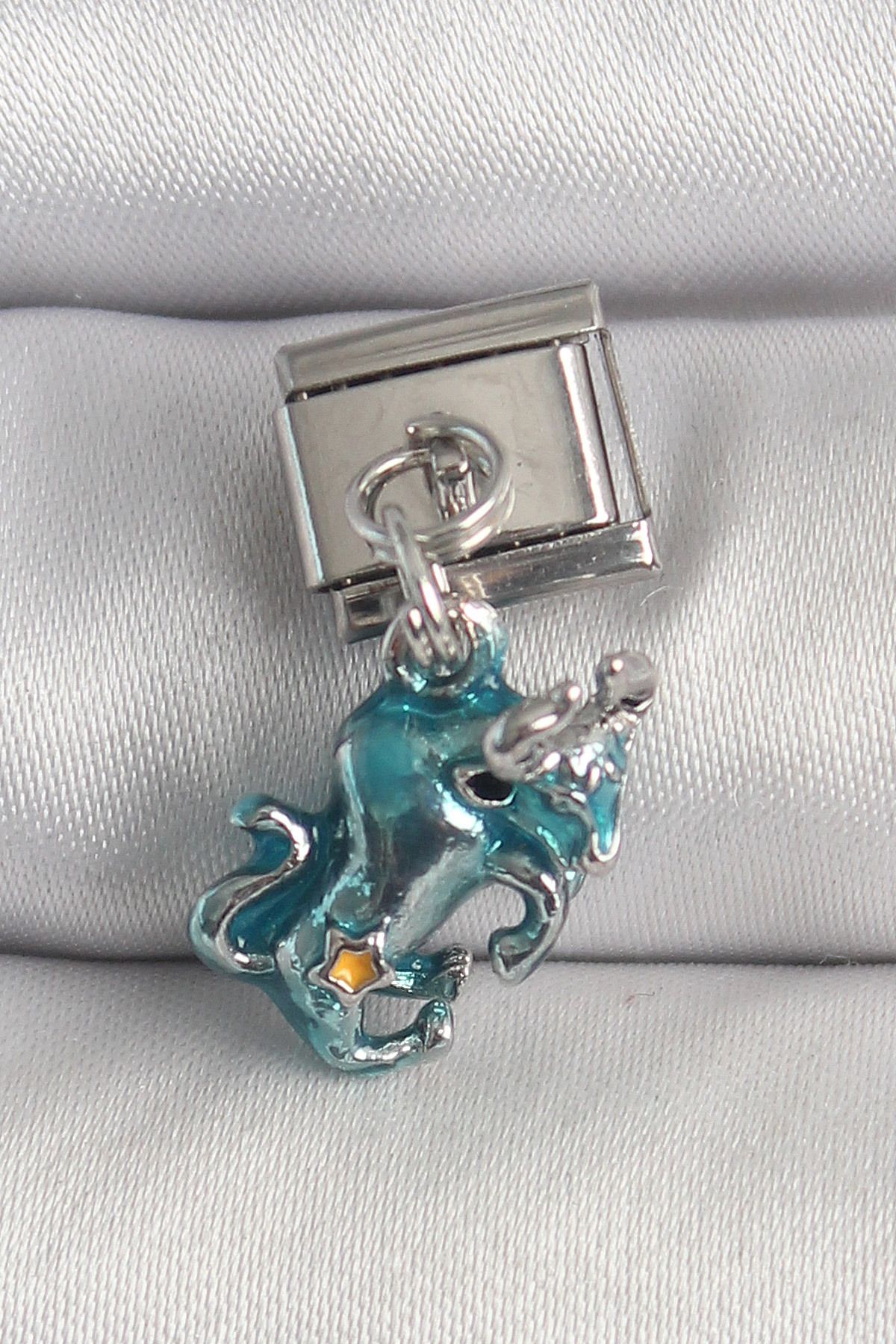 Store 316L Çelik Gümüş Renk Sallantı Mavi Boğa Model Nomination Charm