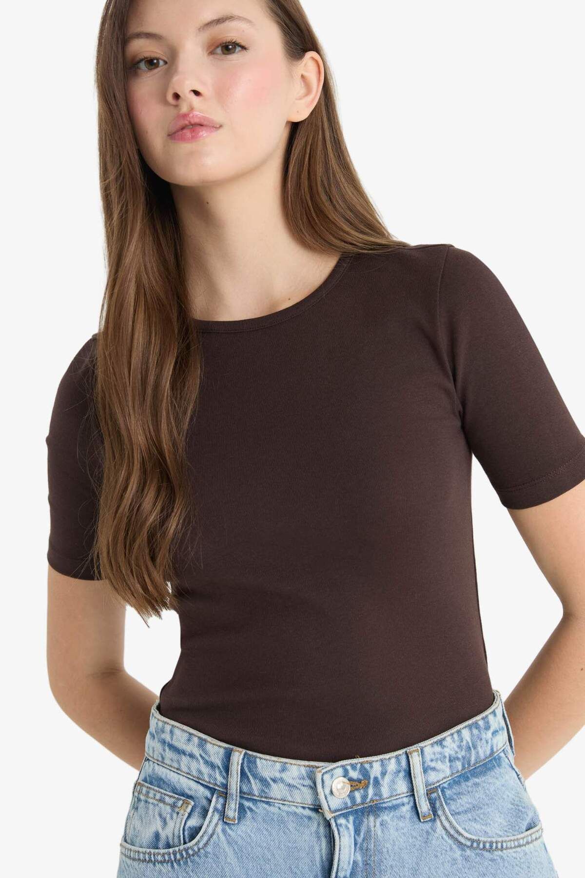 DeFacto Fitted Bisiklet Yaka Basic Düz Ribana Kısa Kollu Beyaz Tişört F5194AX25SM
