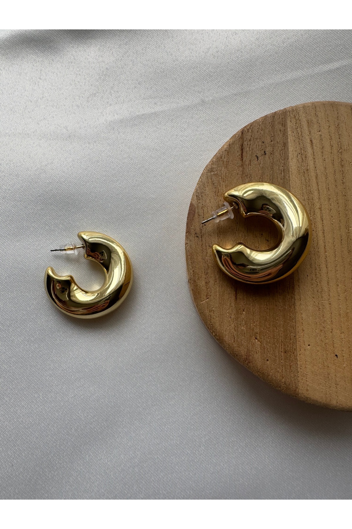 Petra Jeweils-Wavy Gold Hoop Earrings 2