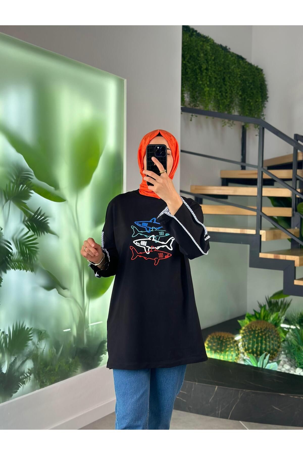 BÜRDE Balık Nakışlı Siyah Renk Basic Kadın Sweatshirt