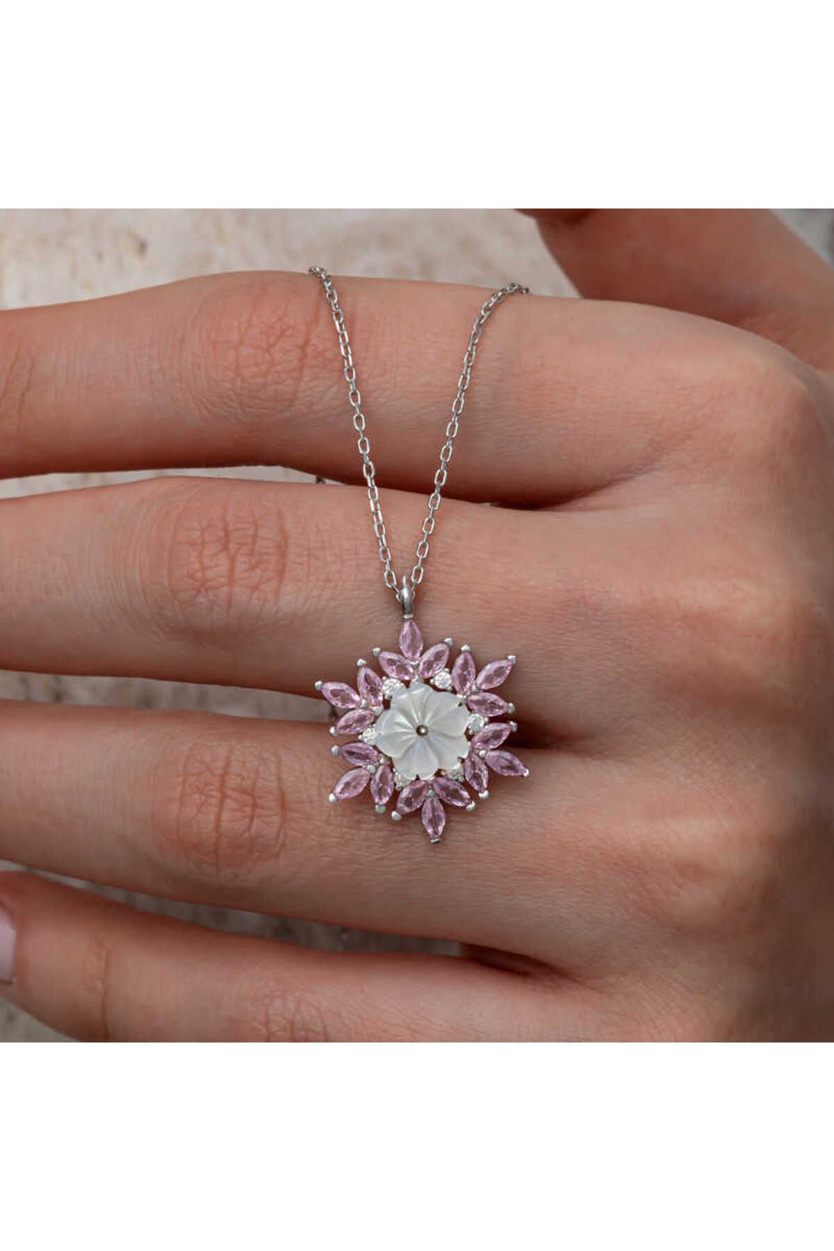 gumusdevri Gümüş Pembe Lotus Desenli Çiçek Kadın Kolye
