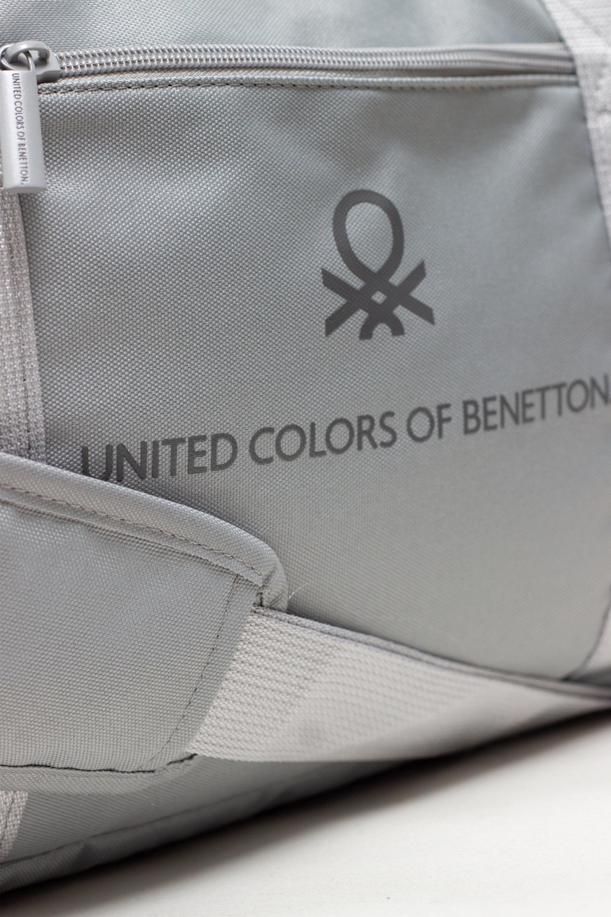 United Colors of Benetton Açık Gri Unisex Omuz Askılı Seyahat El Valizi Spor Çantası 21065 görsel 7