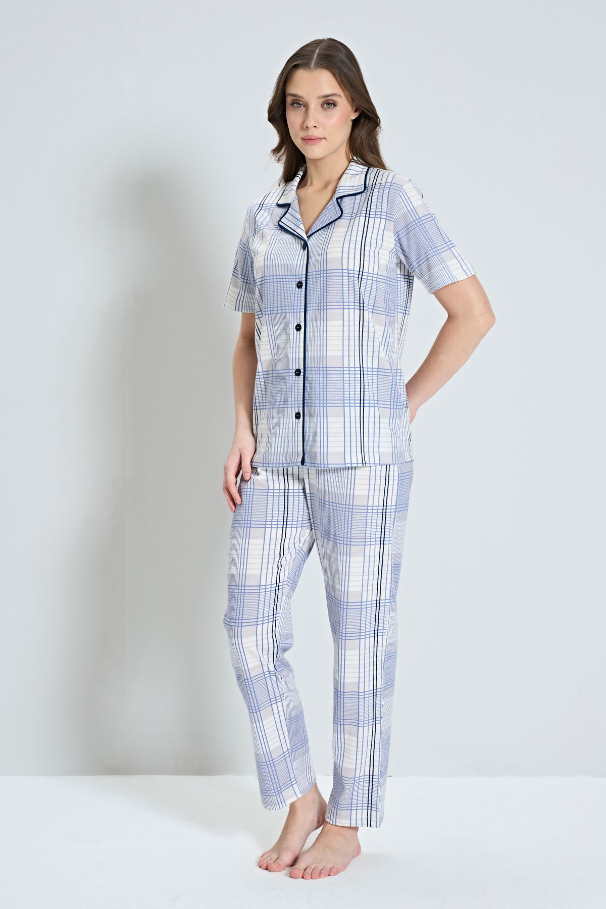 Pijadore Kadın Kısa Kollu Önden Düğmeli Yakalı Çizgi Detaylı Pijama Takımı
