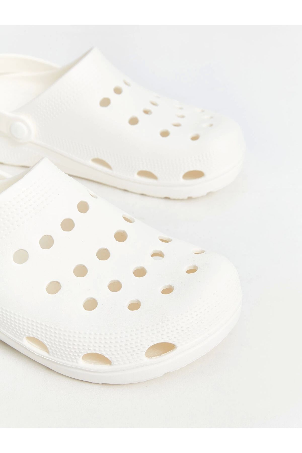 LC-Lcw Steps White Closed Front Men's Beach Sandals 3