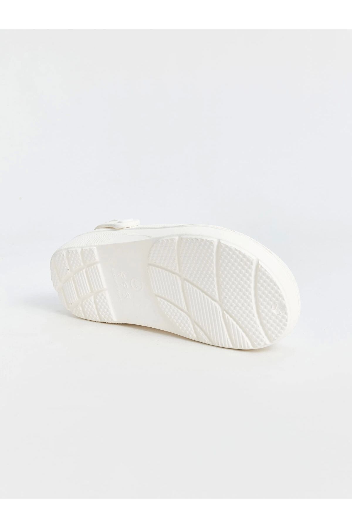 LC-Lcw Steps White Closed Front Men's Beach Sandals 5