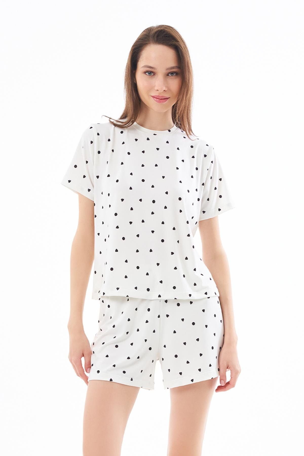 Cottonhill Premium Yazlık Şortlu Kadın Pijama Takımı Krem Kalp Desenli Yumuşak Dokulu Bisiklet Yaka Kısa Kollu