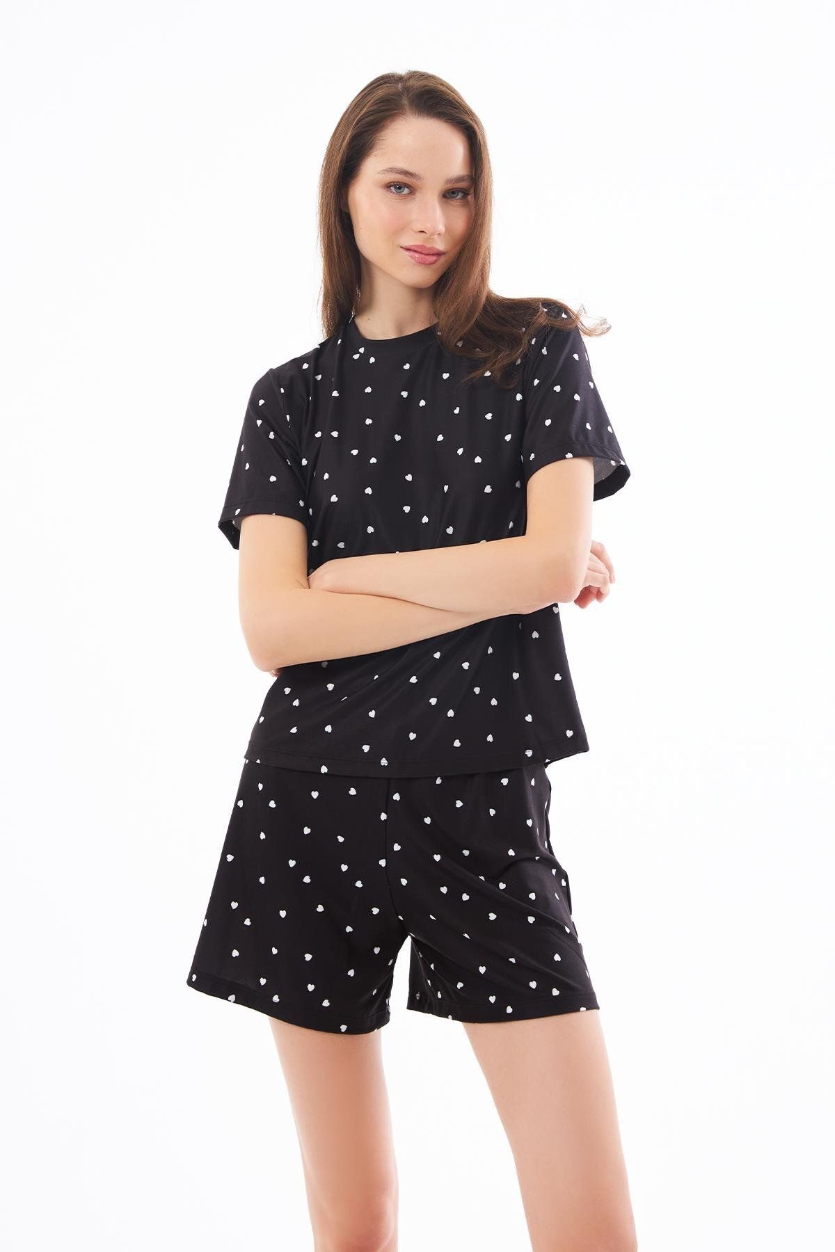 Cottonhill Premium Yazlık Şortlu Kadın Pijama Takımı Siyah Kalp Desenli Yumuşak Dokulu Bisiklet Yaka Kısa Kollu