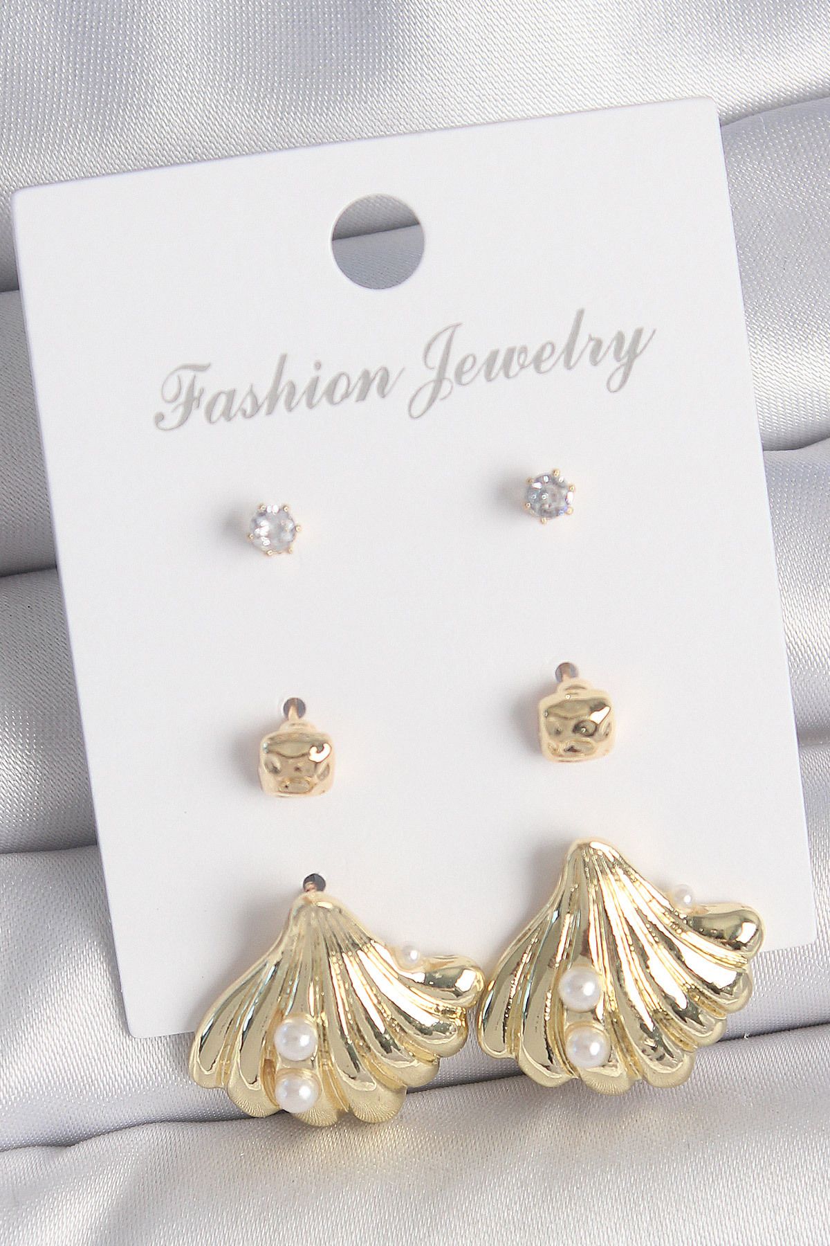 LovelymCo Pirinç Gold Renk Zirkon Taşlı İnci Detaylı Deniz Kabuğu Model 3 Çift Kadın Küpe Seti - Lisinya