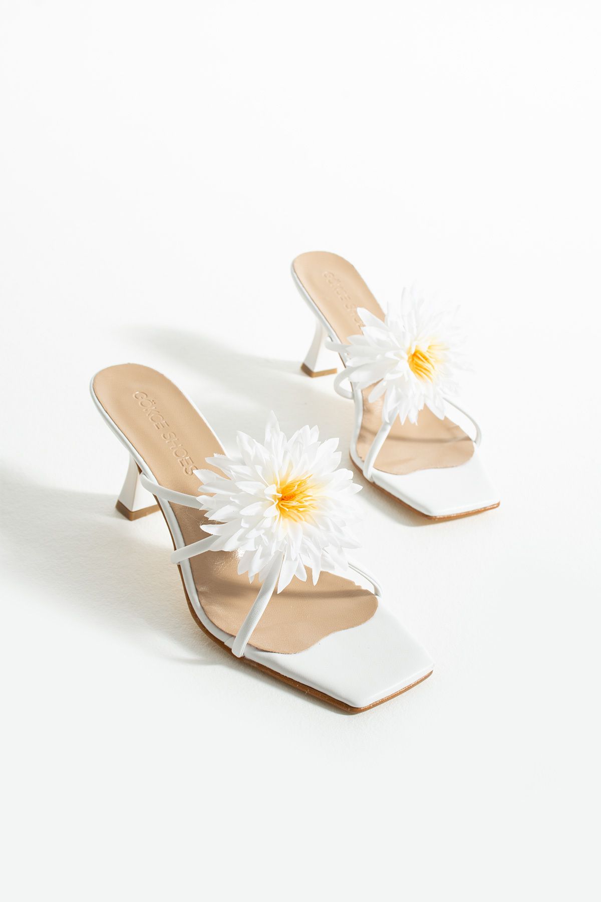 Gökçe Shoes Sany Beyaz Çiçek Detay Kadın Topuklu Terlik