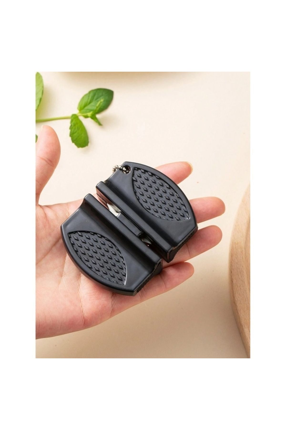 varioshop-VarioShop® Knife Sharpener, 2 Sharpening Levels, Portable, 7 x 6 cm, Black 5