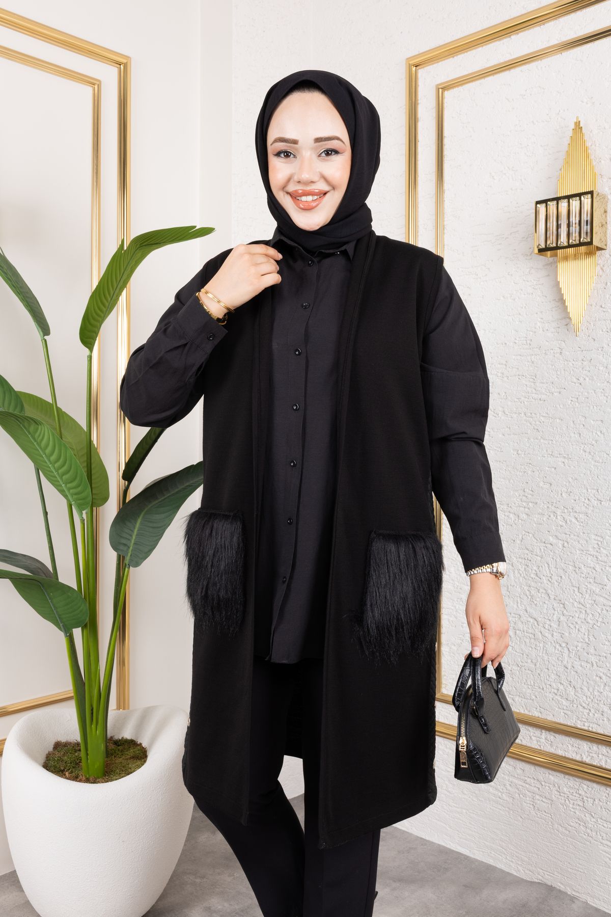 Sfg Life Moda Kadın Yanları Deri Görünümlü ve Kapitone Detaylı Cepleri Kürklü Uzun Yelek