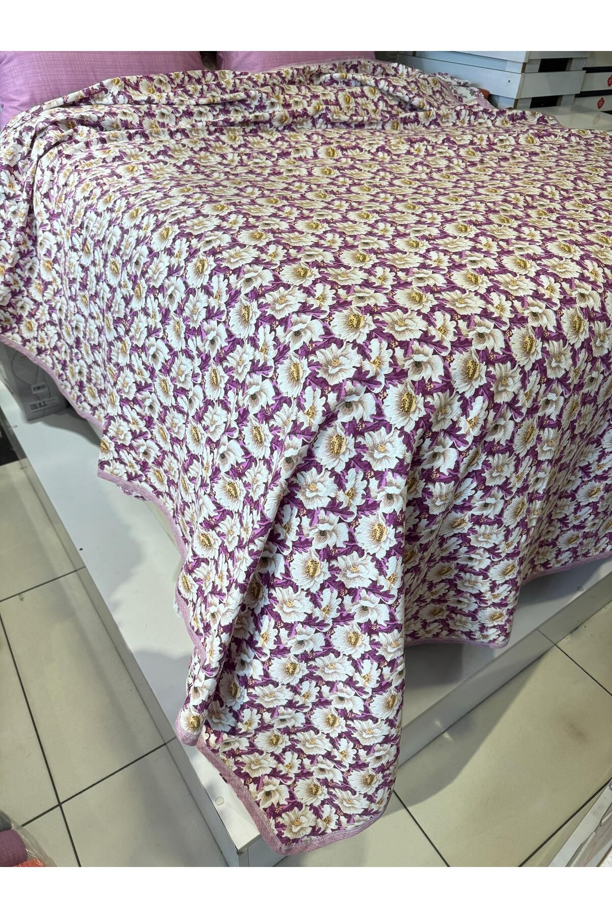 ŞENER HOME Papatya Desen Baskılı 150x240 Cm. Tek Kişilik Tek Pike