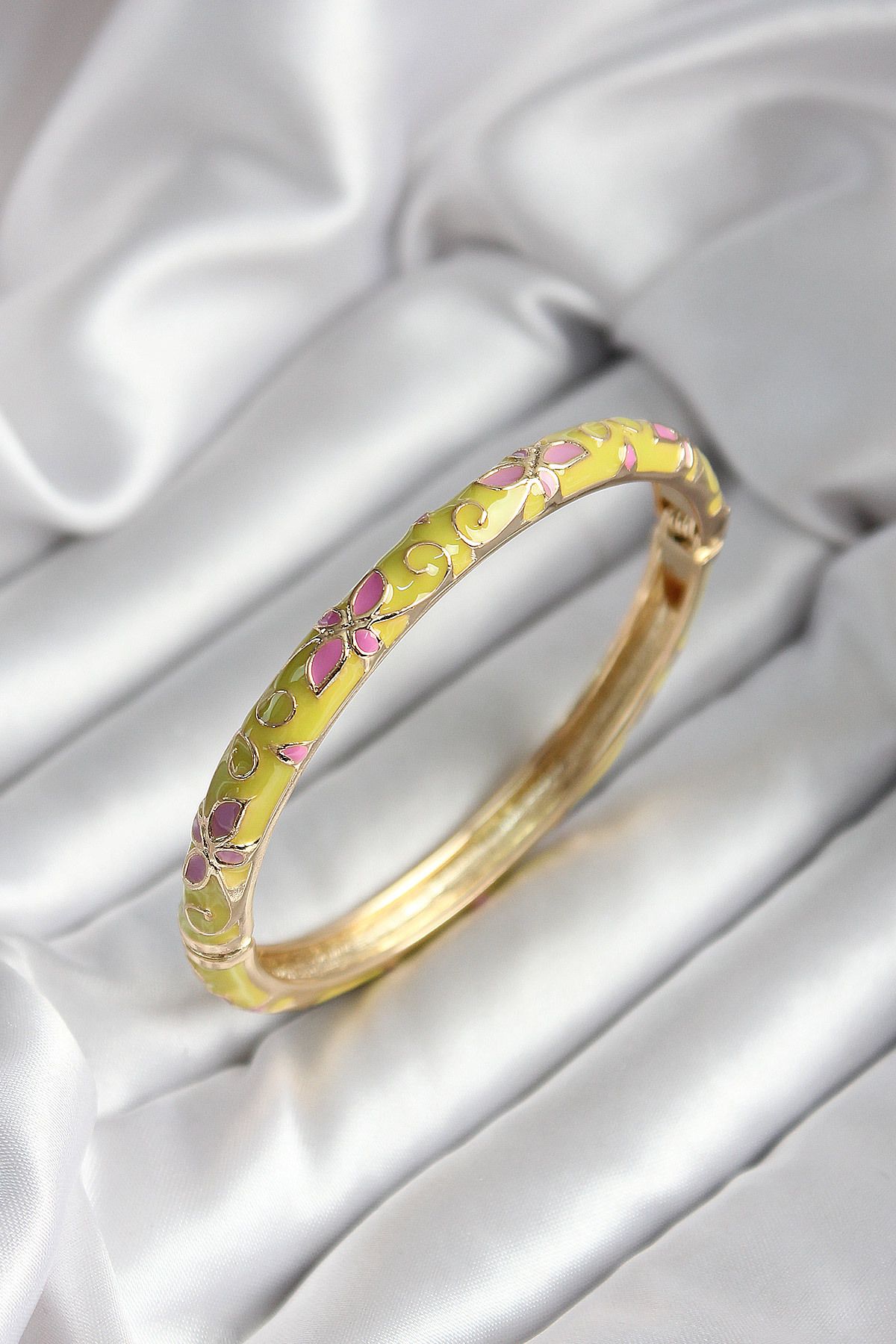 Goşenefmafe Mineli Pirinç Sarı Çiçek Desenli Gold Renk Kadın Kelepçe (çap 60 mm)