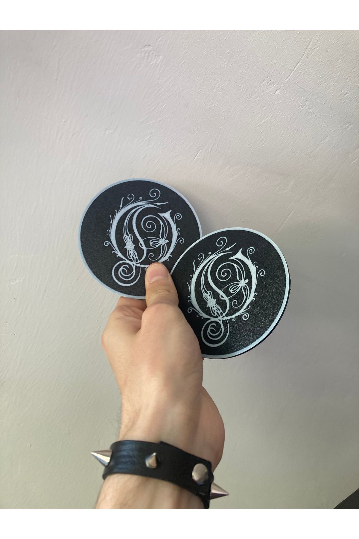 3D Opeth Logolu Bardak Altlığı 2'li – Gotik Metal Temalı Masa Aksesuarı
