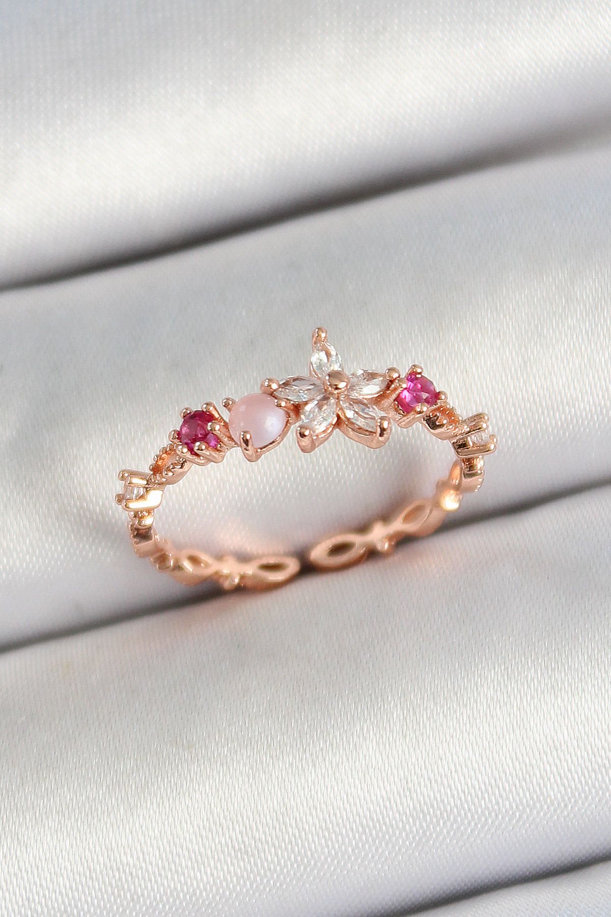 Maristas Pirinç Papatya Figürlü Zirkon Taşlı Rose Gold Renk Ayarlanabilir Kadın Yüzük