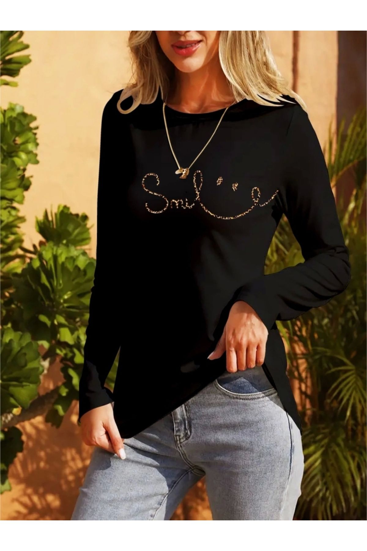 Butik Kadın Uzun Kollu Bisiklet Yaka Gülümseyen Surat Desenli Viskon Bluz