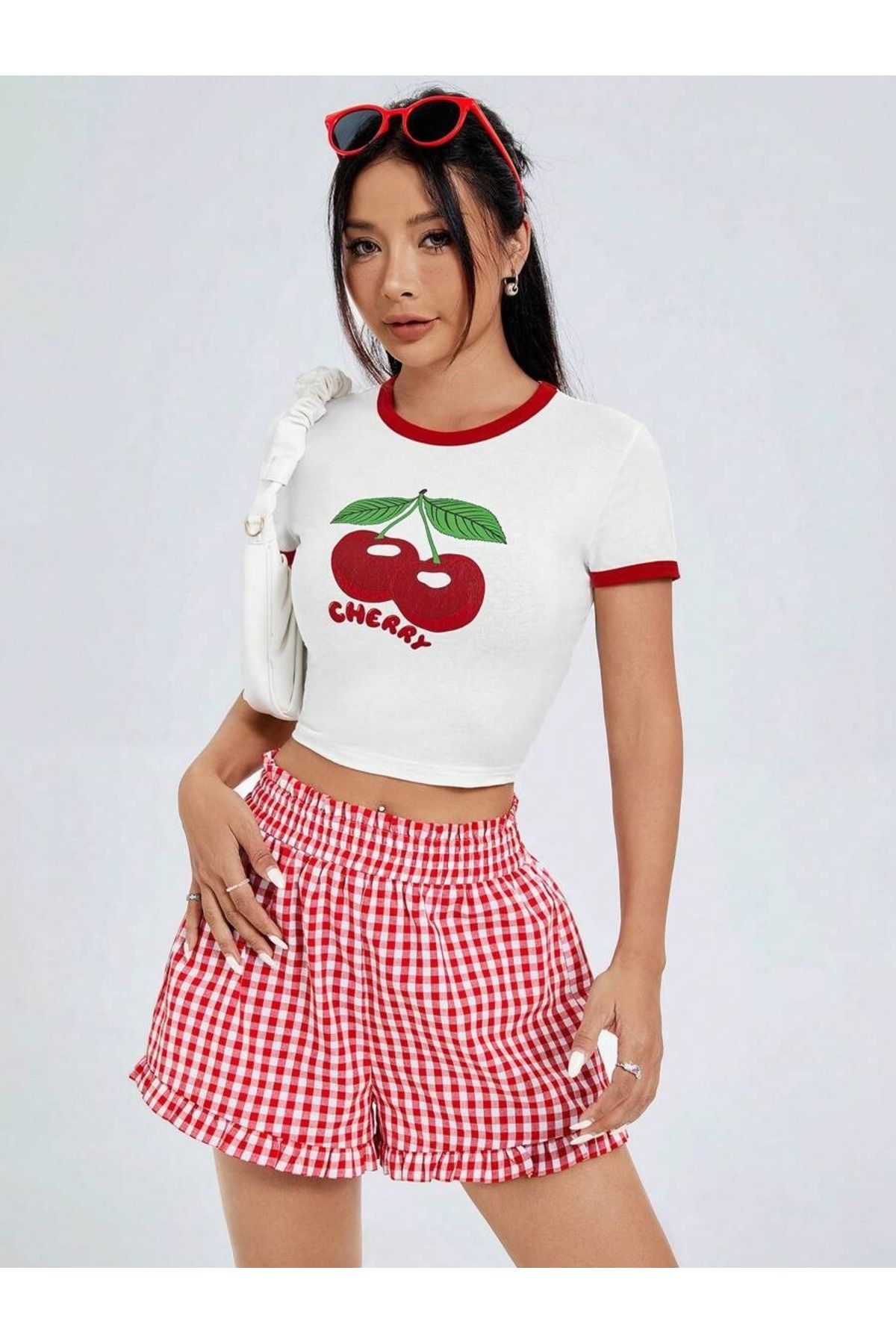 PALPİTO Kadın Beyaz Cherry Baskılı Bisiklet Yaka Kol Detaylı Dar Crop Tshirt