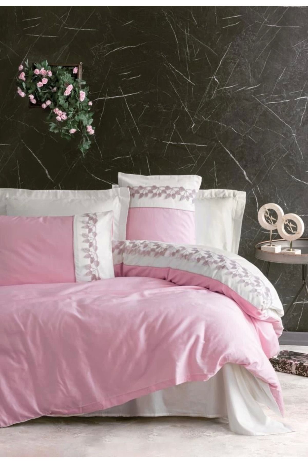 ÖYKÜ VE YİĞİT Cotton Box Brode Nakışlı Çift Kişilik Saten Nevresim Takımı Niobe Pembe