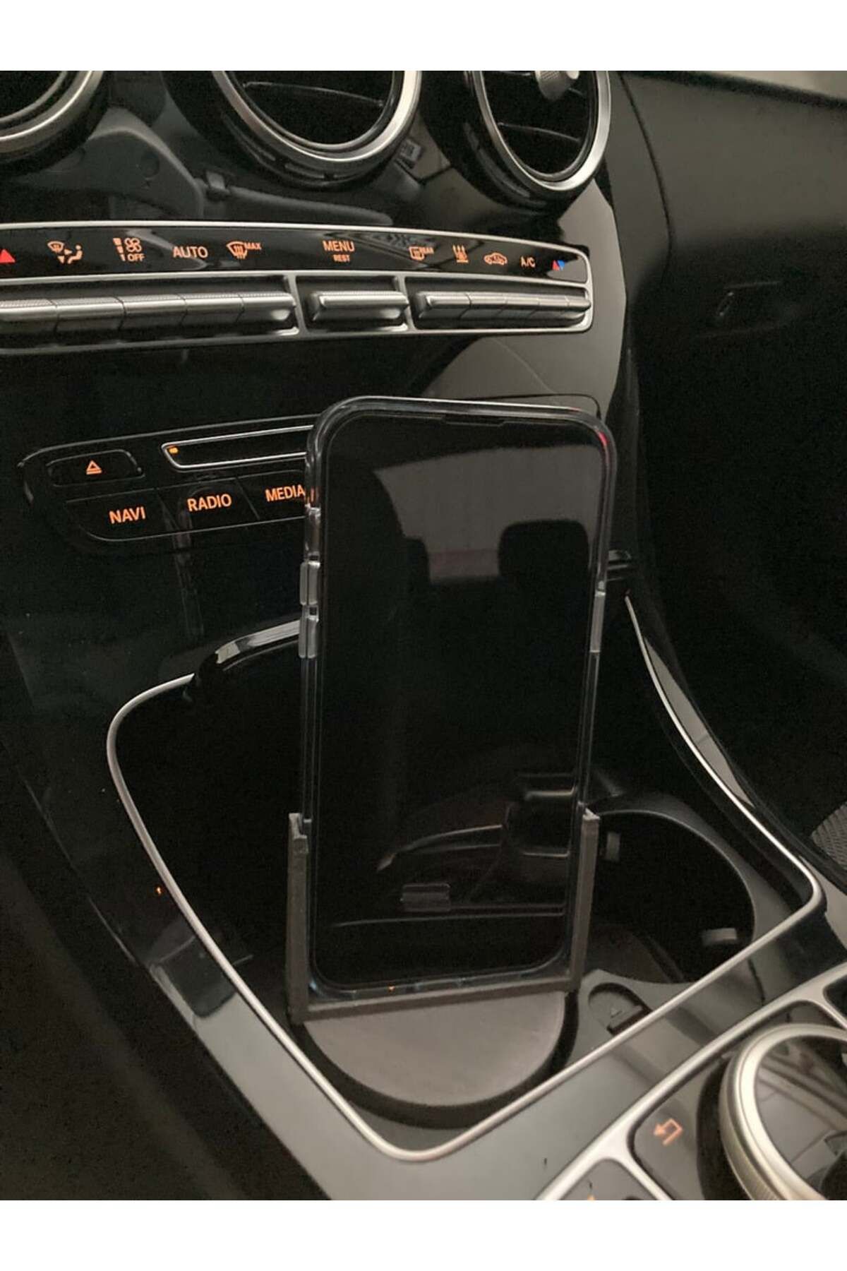 Lucest İPhone 14 Pro Max Mercedes W205 Uyumlu (Plastik Aparattır!!!)
