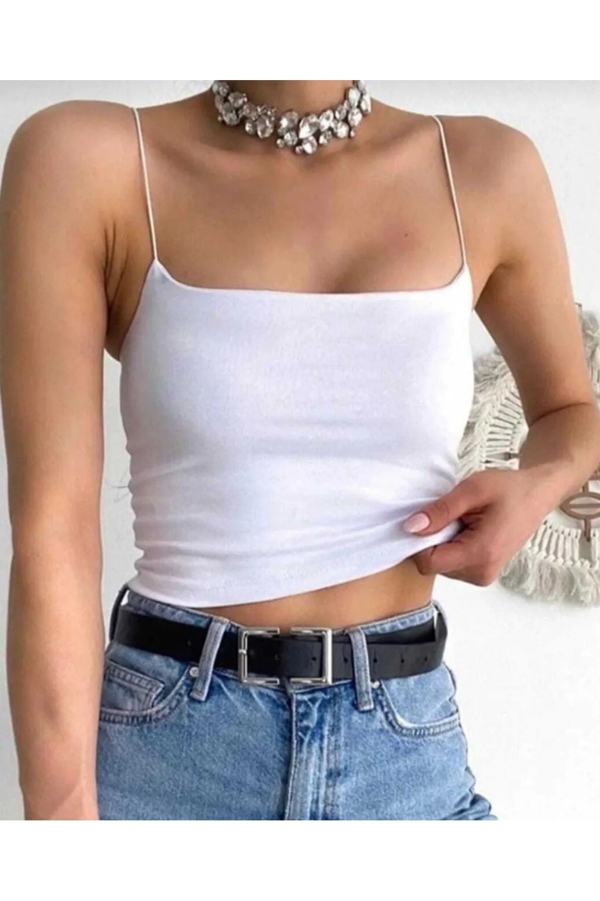 Alegante İnce İp Askılı Yarım Astarlı Beyaz Crop Atlet Bady