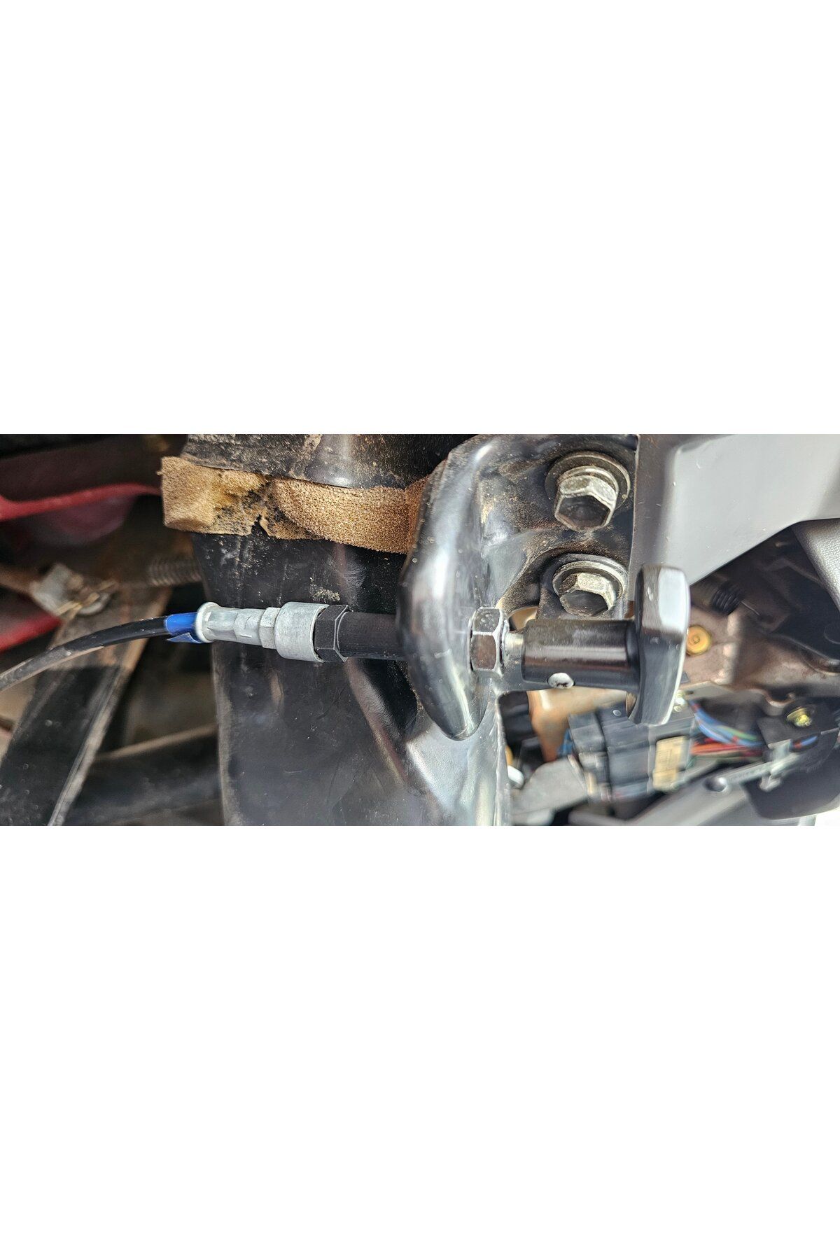 Lucest Land Cruiser Uyumlu yakıt kapağı kilit kontrolü 77035 Serisi 70 (Plastik Aparattır!!!)