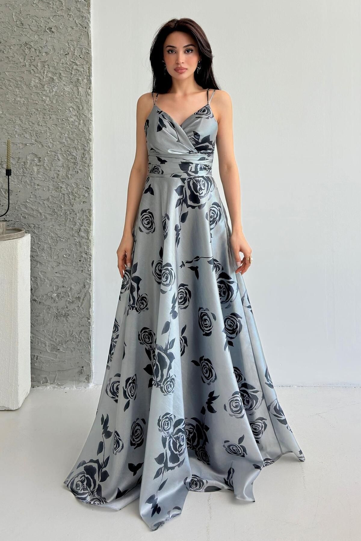 Serica Moda Gri Desenli Askılı Astarlı Organze Abiye Elbise
