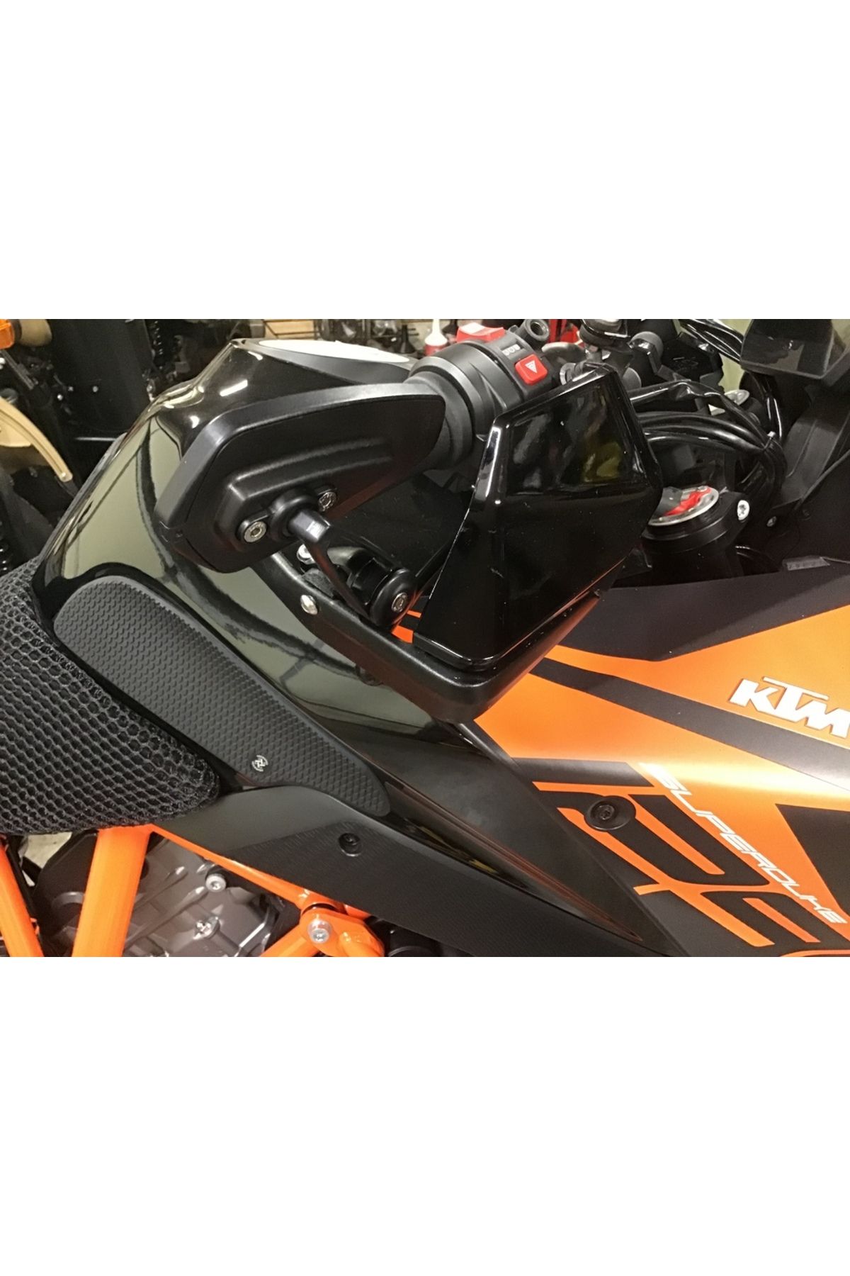 Lucest Bir Super Duke GT el korumasına 7/8 "çubuk uç aynası monte etmek için adaptör (Plastik Aparattır!!!)