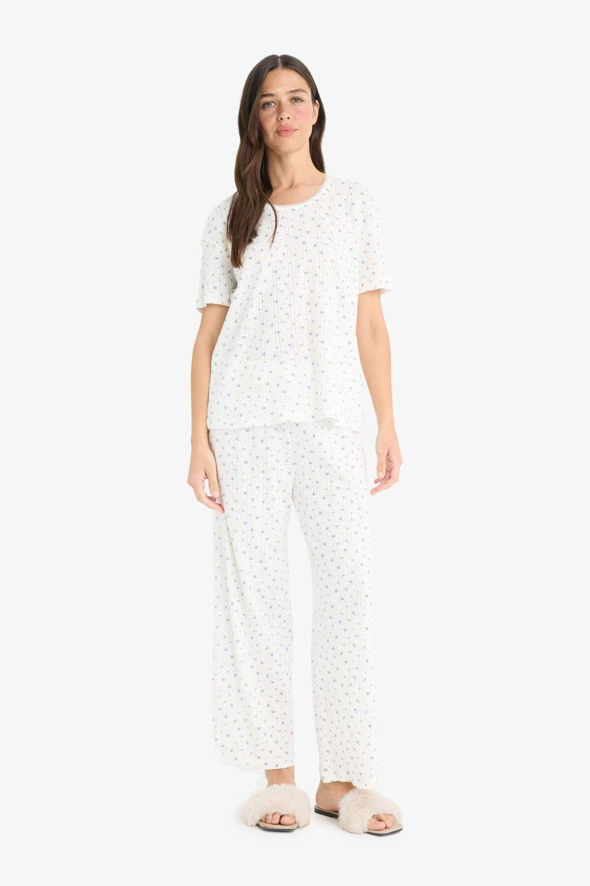 DeFacto Regular Fit Pijama Takım Kısa Kollu Pijama Üstü Esnek Belli Uzun Pijama Altı-Fall in Love F4162AX25S