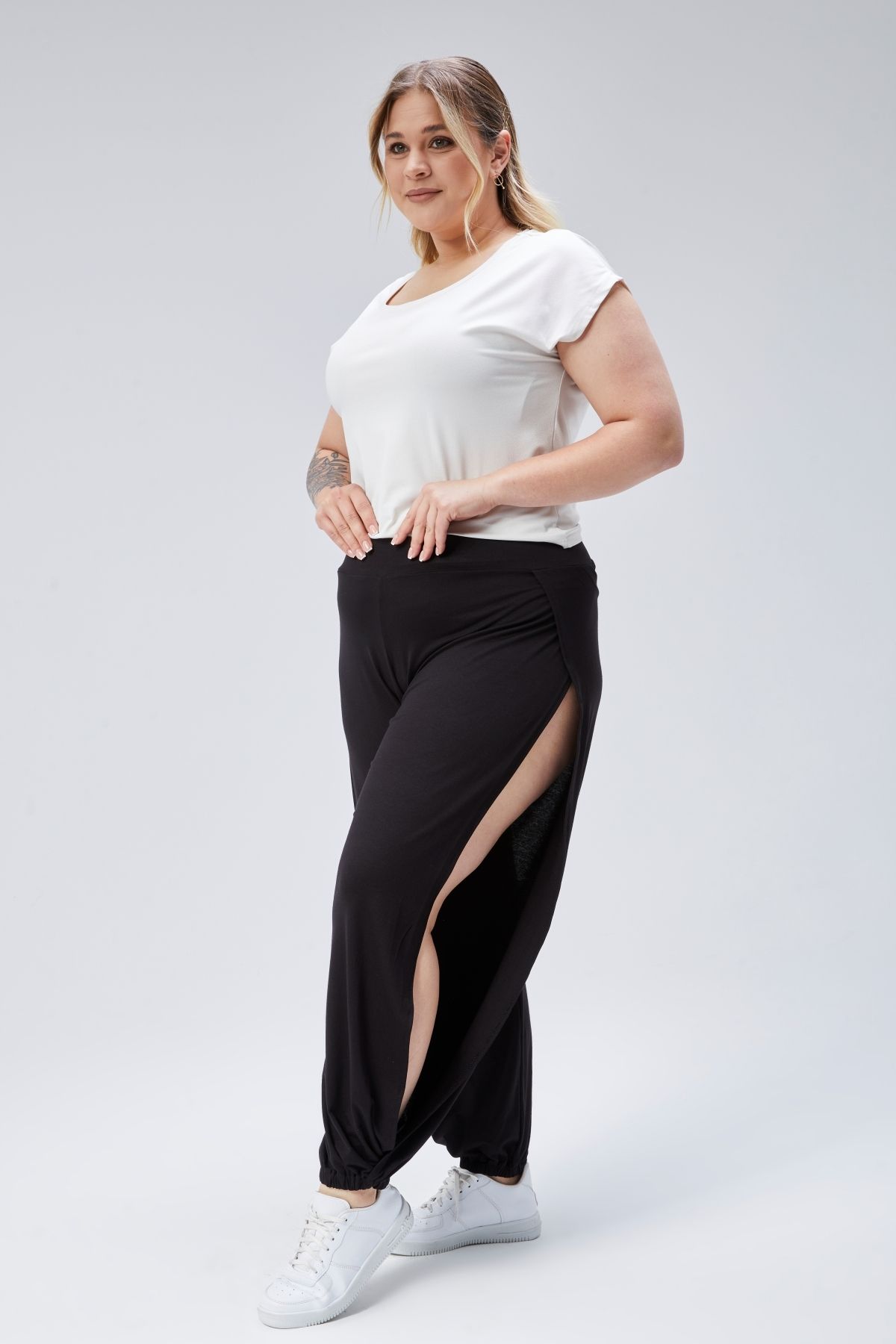 Curvy Trend Büyük Beden Beli ve Paçası Lastikli Yanı Boydan Yırtmaç Viskon Pantolon