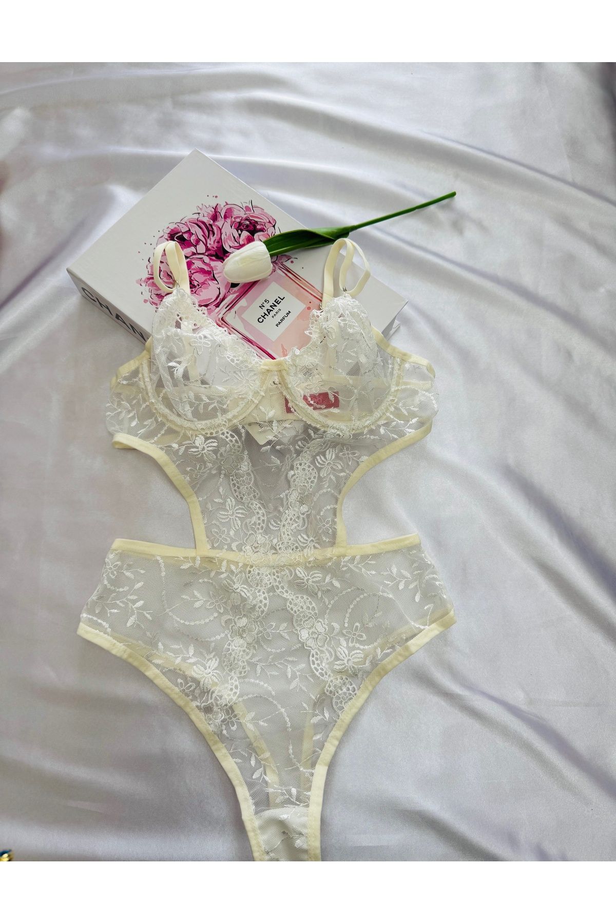 TRIO LINGERIE Beyaz Dantelli Brode Balenli Kapsız Transparan Bodysuit