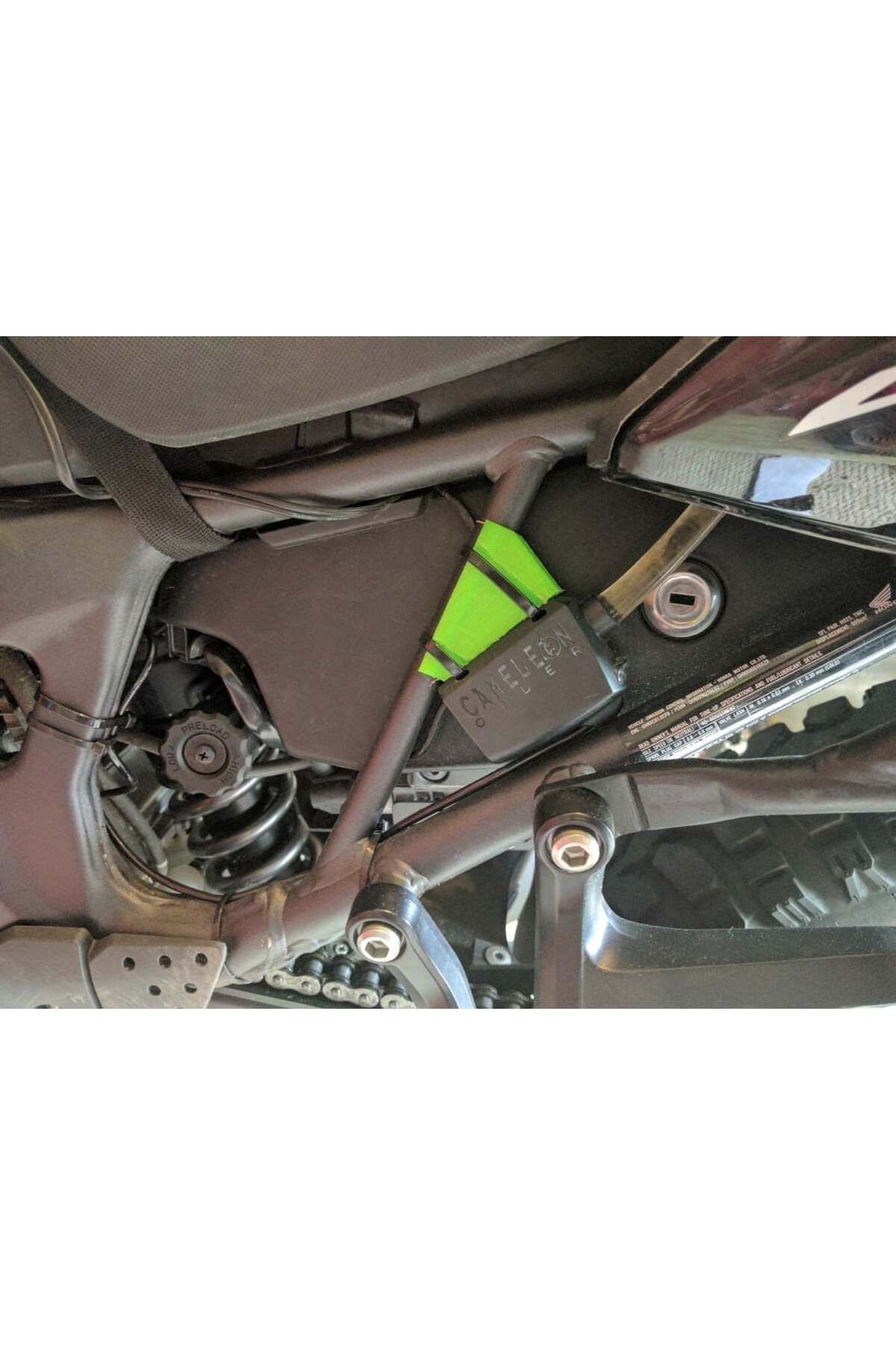 Lucest Honda Afrika İkiz CRF1000 Uyumlu Cameleon Oiler Çerçeve Montaj Aralayıcısı (Plastik Aparattır!!!)