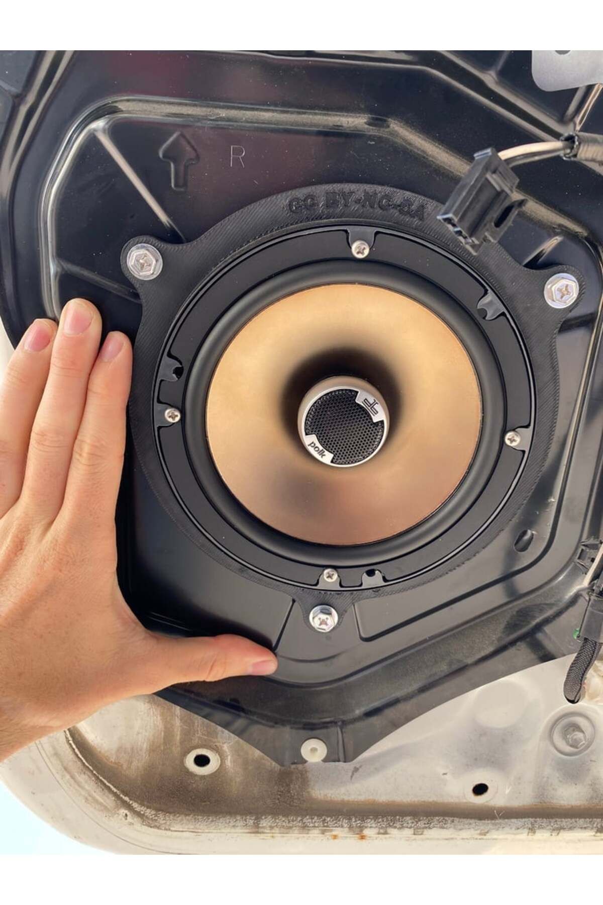 Lucest Toyota 4Runner 5. Gen - 6.5 "Arka Hatch Hoparlör Adaptörü (Plastik Aparattır!!!)
