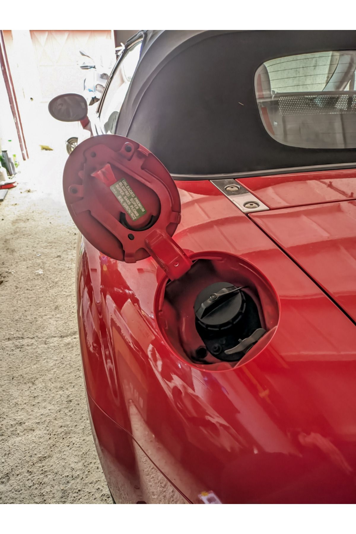 Lucest MX-5 NC Uyumlu Gaz Kapağı Tutucu Snap Fit ile (Plastik Aparattır!!!)