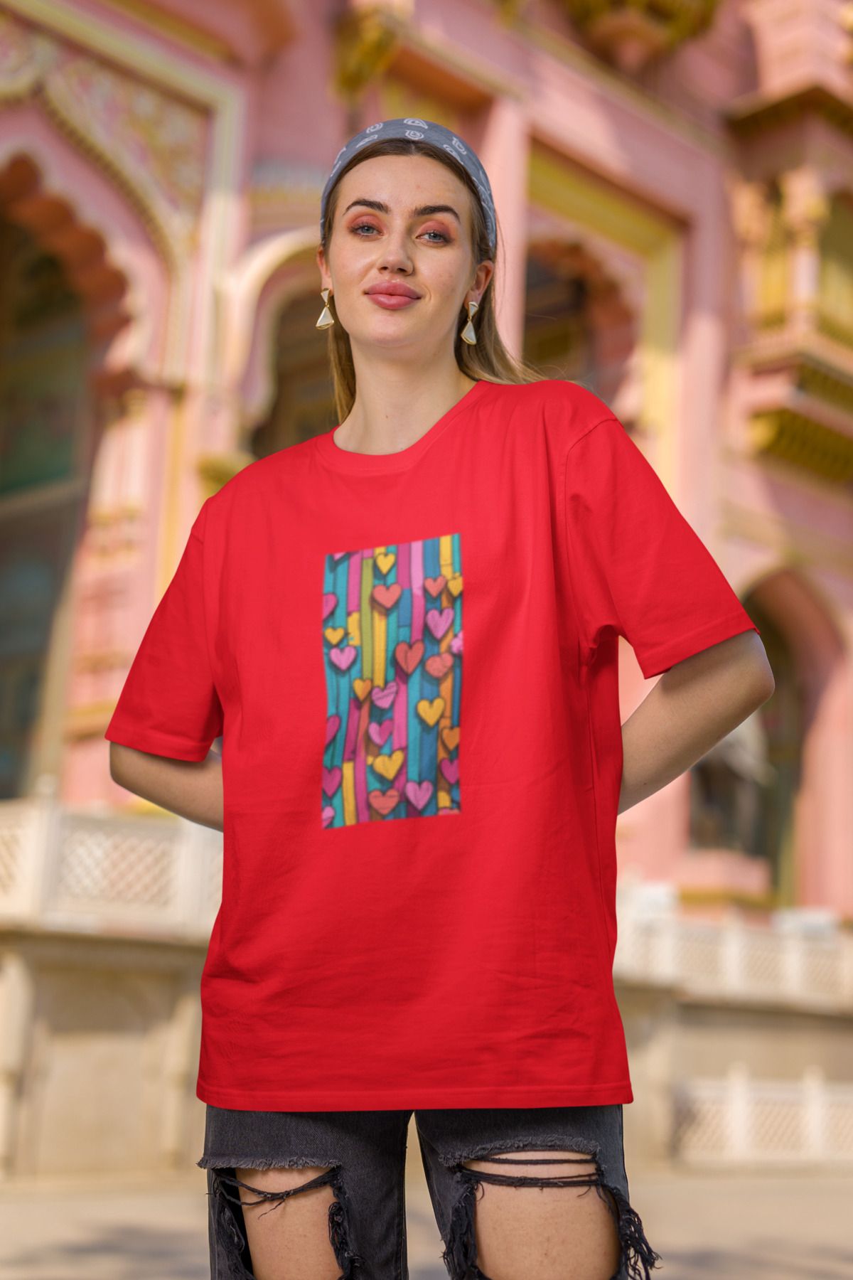 MG RENKLİ KALPLER BASKILI KADIN BİSİKLET YAKA PAMUKLU OVERSIZE KALIP KISA KOLLU T-SHIRT