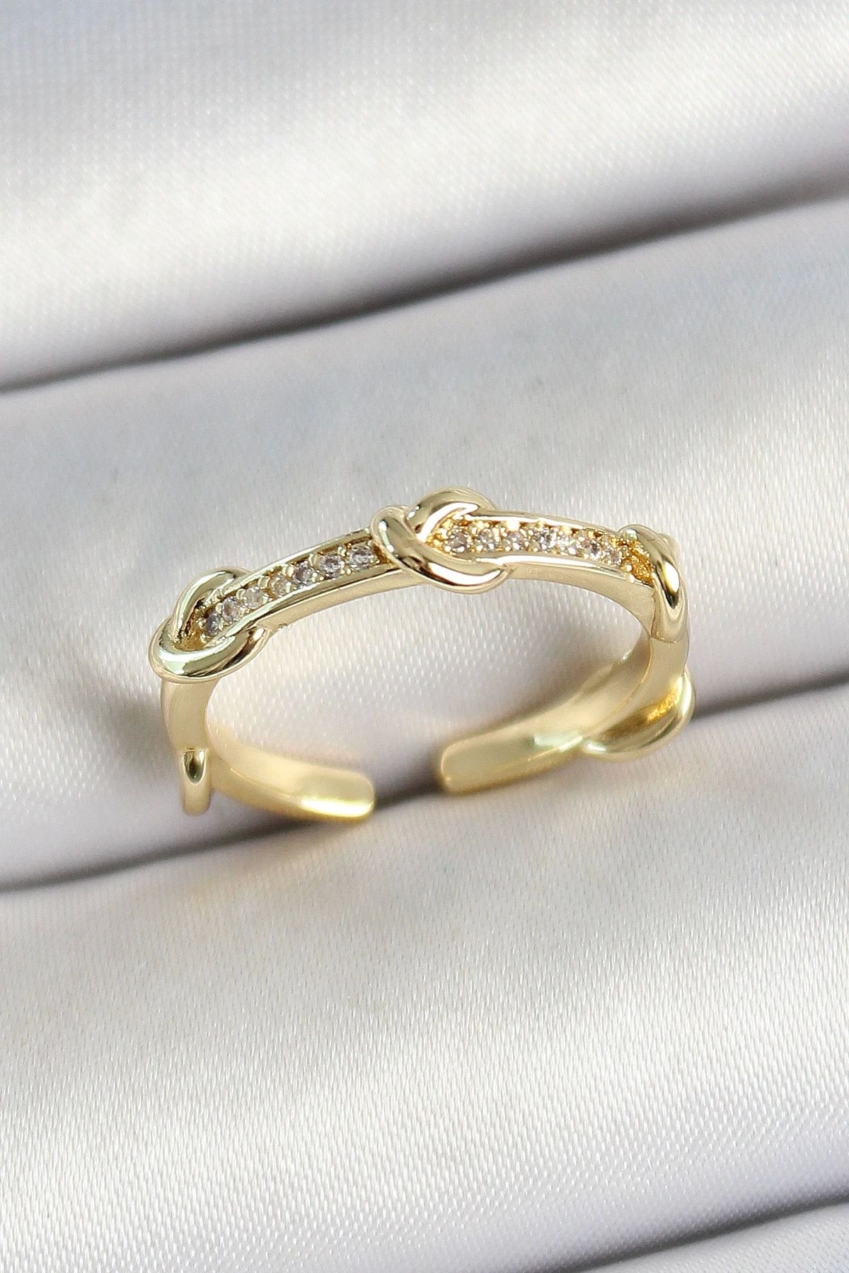 Clariss Pirinç Düğüm Figürlü Zirkon Taşlı Gold Renk Ayarlanabilir Kadın Yüzük