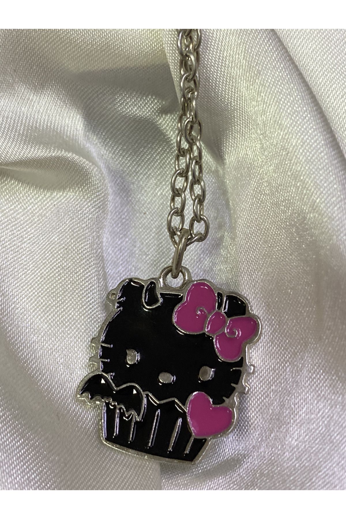DÜKKAN DESİGN Hello Kitty Siyah Mineli Pembe Kurdele Detaylı Kolye