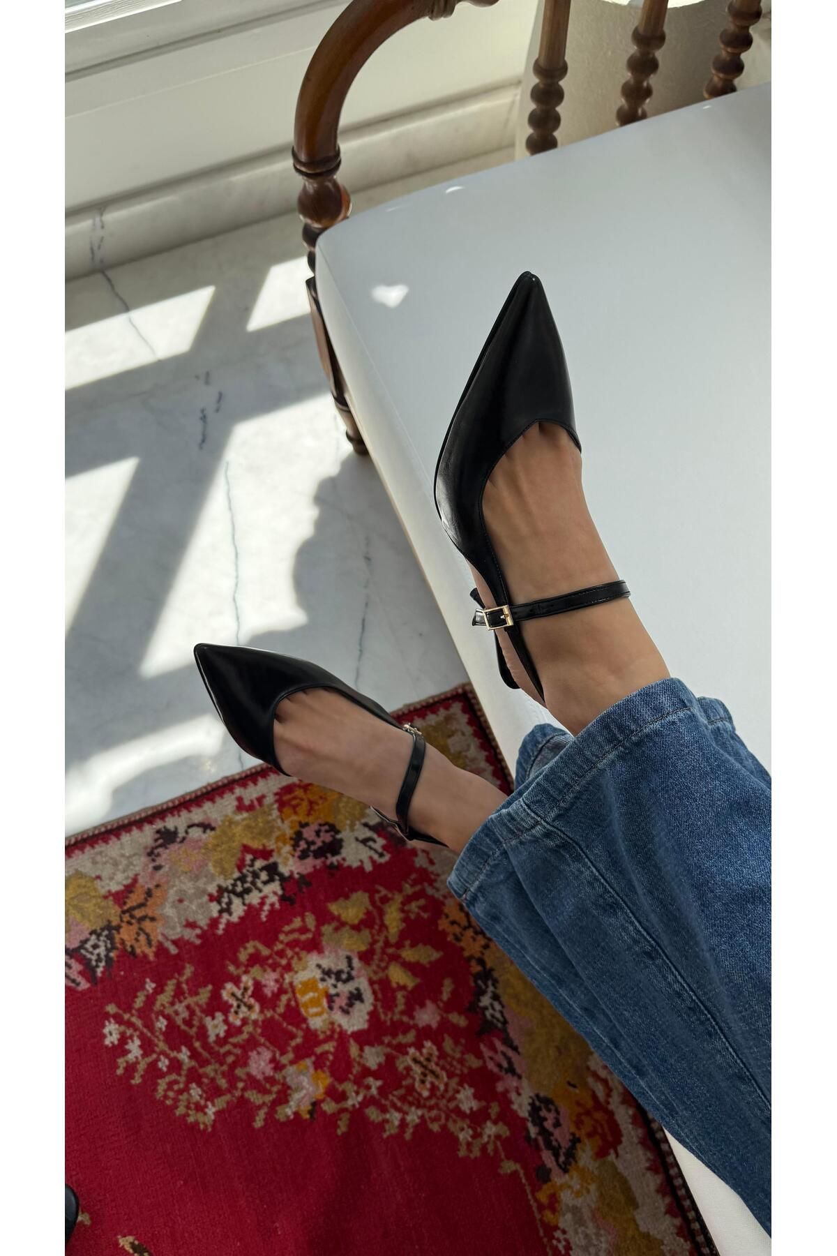 Eataly Shoes Sivri Burun Bilekten Bağlamalı Siyah Topuklu Ayakkabı