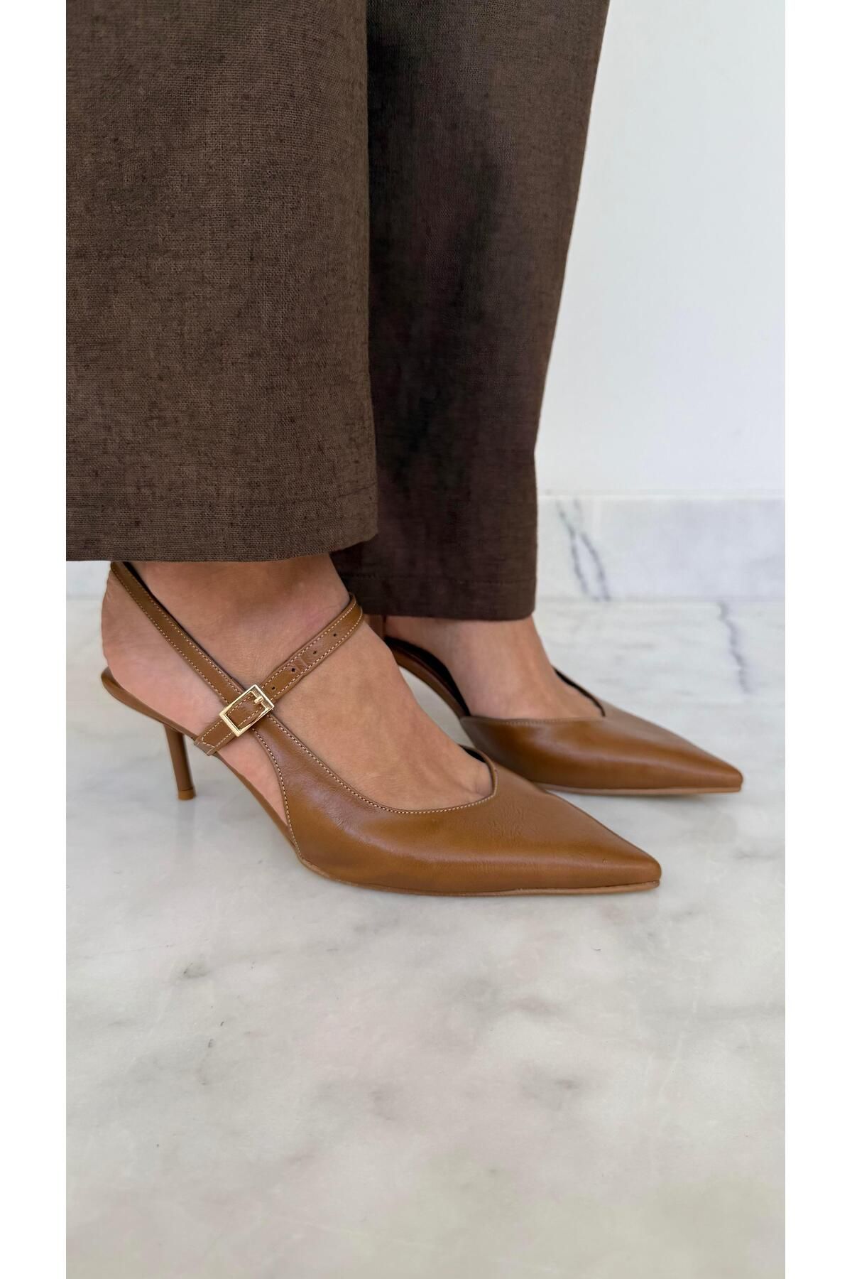 Eataly Shoes Sivri Burun Bilekten Bağlamalı Taba Topuklu Ayakkabı